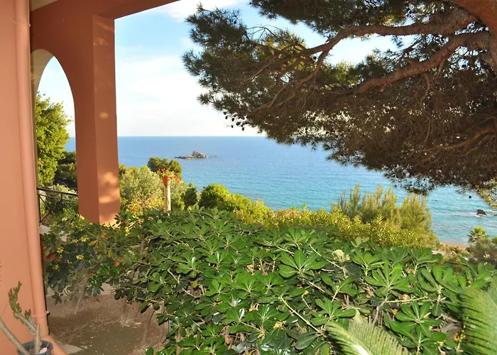 With Adult And Childrens Pool And Sea View - Apartament *