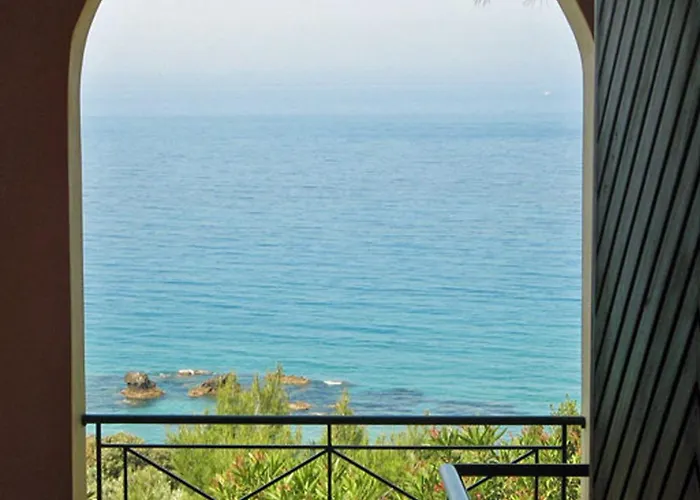 With Adult And Childrens Pool And Sea View - Apartament
